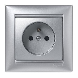 Zásuvka 2P+T/16A/250V hliník Valena (Legrand)